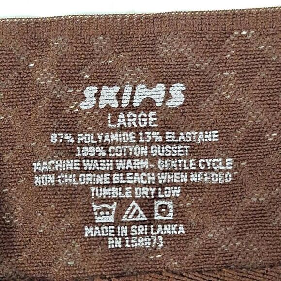 Skims  panty NWT - Picture 5 of 8